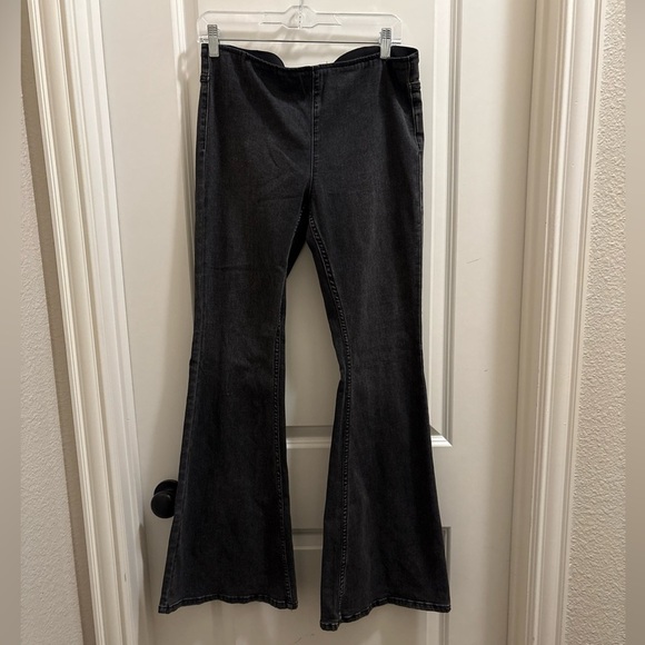 Free People Washed Black Penny Pull-on Flare Jeans Size 29 Boho Western Chic 33” - Picture 1 of 4